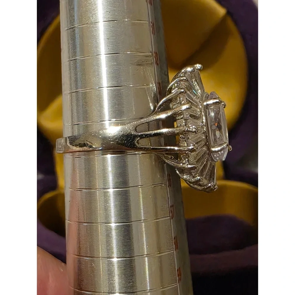 Vintage Art Deco Oval Cubic Zirconia Ballerina‎ Halo Cocktail Ring Size 7